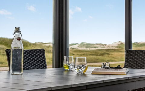 Birger - 300M from the Sea: Struik, Stedelijk Ontwerp, Groundcover, Steen, Appartement, Landgoed, Metselwerk, Balkon, Landscaping