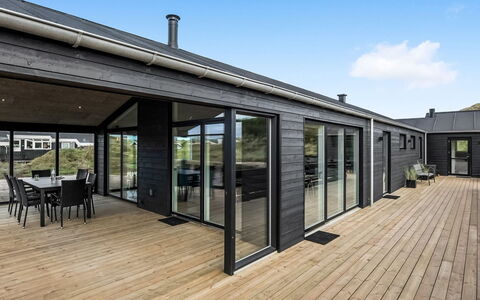 Birger - 300M from the Sea: Struik, Stedelijk Ontwerp, Groundcover, Steen, Appartement, Landgoed, Metselwerk, Balkon, Landscaping