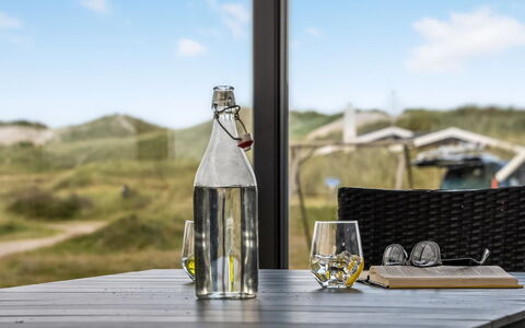 Birger - 300M from the Sea: Struik, Stedelijk Ontwerp, Groundcover, Steen, Appartement, Landgoed, Metselwerk, Balkon, Landscaping