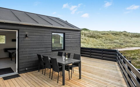 Birger - 300M from the Sea: Struik, Stedelijk Ontwerp, Groundcover, Steen, Appartement, Landgoed, Metselwerk, Balkon, Landscaping