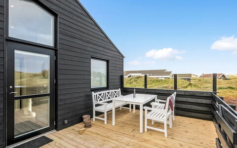 Birger - 300M from the Sea: Struik, Stedelijk Ontwerp, Groundcover, Steen, Appartement, Landgoed, Metselwerk, Balkon, Landscaping
