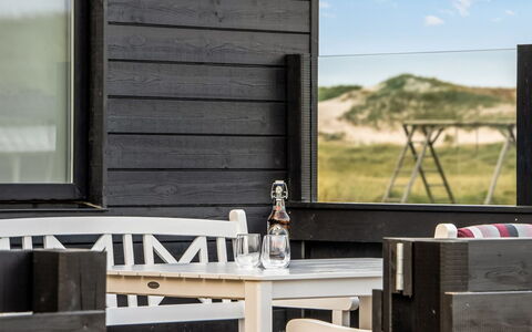 Birger - 300M from the Sea: Struik, Stedelijk Ontwerp, Groundcover, Steen, Appartement, Landgoed, Metselwerk, Balkon, Landscaping