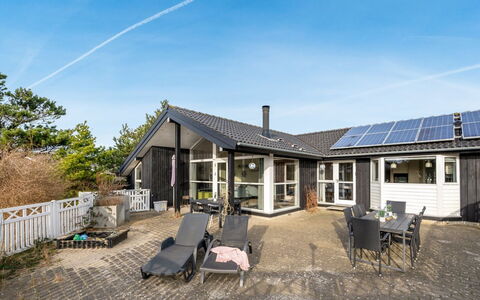 Illona - from the Sea: Zwembad, Buitenmeubels, Meubilair, Toevlucht, Flagstone, Eco Hotel, Schaduw, Stoel, Vrije Tijd, Landgoed