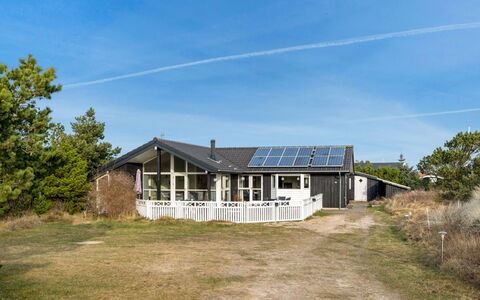 Illona - from the Sea: Zwembad, Buitenmeubels, Meubilair, Toevlucht, Flagstone, Eco Hotel, Schaduw, Stoel, Vrije Tijd, Landgoed