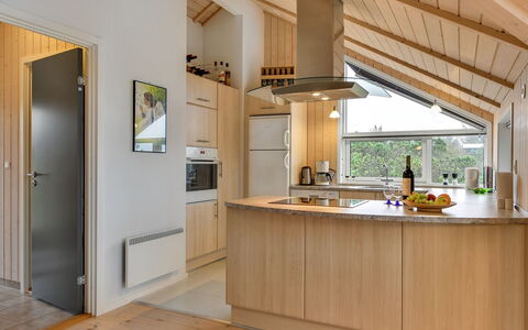 Christan - 1.2Km from the Sea: Interieur Ontwerp, Keuken, Flooring, Hout, Plafond, Countertop, Meubilair, Kamer, Verdieping, Lichte Inrichting
