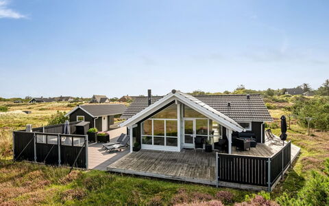 Christan - 1.2Km from the Sea: Verblijf, Huis, Huis, Dak, Veranda, Landgoed, Siding, Garden Gebouwen, Boerderij, Werf