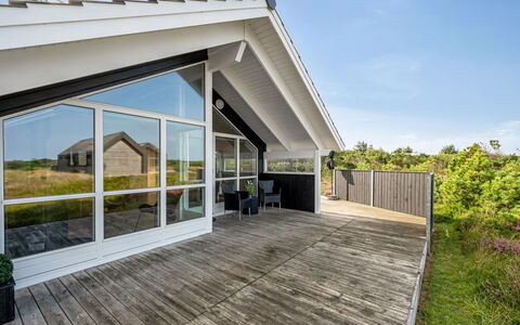 Christan - 1.2Km from the Sea: Verblijf, Huis, Huis, Dak, Veranda, Landgoed, Siding, Garden Gebouwen, Boerderij, Werf