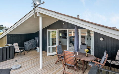 Apolonia - from the Sea: Huis, Dak, Huis, Verblijf, Schuur, Garden Gebouwen, Siding, Werf, Blokhut, Hut