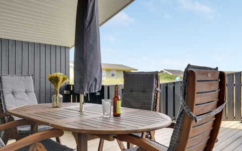 Apolonia - from the Sea: Huis, Dak, Huis, Verblijf, Schuur, Garden Gebouwen, Siding, Werf, Blokhut, Hut