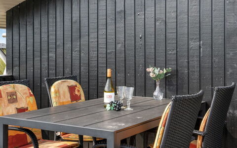 Apolonia - from the Sea: Huis, Dak, Huis, Verblijf, Schuur, Garden Gebouwen, Siding, Werf, Blokhut, Hut