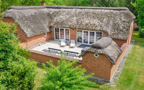 Erla - 2.3Km from the Sea: Dak, Huis, Huis, Verblijf, Siding, Landgoed, Oprit, Garden Gebouwen, Werf, Schuur