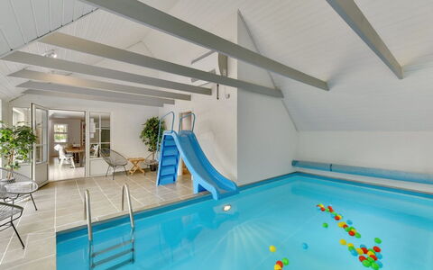 Erla - 2.3Km from the Sea: Dak, Huis, Huis, Verblijf, Siding, Landgoed, Oprit, Garden Gebouwen, Werf, Schuur