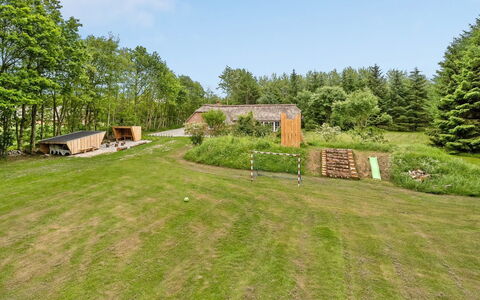 Erla - 2.3Km from the Sea: Dak, Huis, Huis, Verblijf, Siding, Landgoed, Oprit, Garden Gebouwen, Werf, Schuur