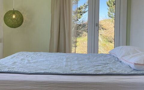 Letta - 800M from the Sea: Slaapkamer, Bedding, Bed, Laken, Linens, Meubilair, Textiel, Interieur Ontwerp, Verdieping, Verlichting