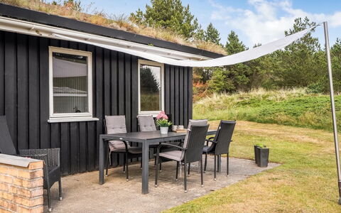 Gloria - 2.5Km from the Sea: Hout, Schaduw, Veranda, Hardwood, Siding, Verblijf, Beits, Backyard, Plank, Buitenmeubels
