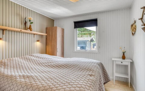 Gloria - 2.5Km from the Sea: Hout, Slaapkamer, Interieur Ontwerp, Plafond, Flooring, Bed, Verdieping, Bedding, Laken, Linens