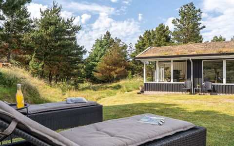 Gloria - 2.5Km from the Sea: Gras, Huis, Verblijf, Huis, Land Lot, Dak, Veranda, Landgoed, Schaduw, Landscaping
