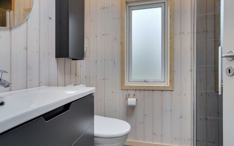 Bedri - 800M from the Sea: Loodgieterswerkinrichting, Hout, Flooring, Interieur Ontwerp, Badkamer, Verdieping, Wastafel In De Badkamer, Wastafel, Loodgieter, Badkamerkast