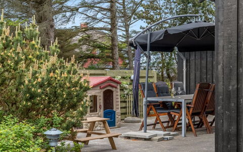 Bedri - 800M from the Sea: Schaduw, Verblijf, Garden Gebouwen, Tuin, Outdoor Structuur, Werf, Schuur, Buitenmeubels, Backyard, Landscaping