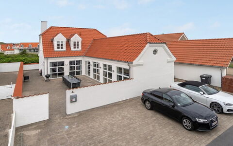 Riki - 150M from the Sea: Dak, Huis, Huis, Verblijf, Siding, Landgoed, Oprit, Garden Gebouwen, Werf, Schuur