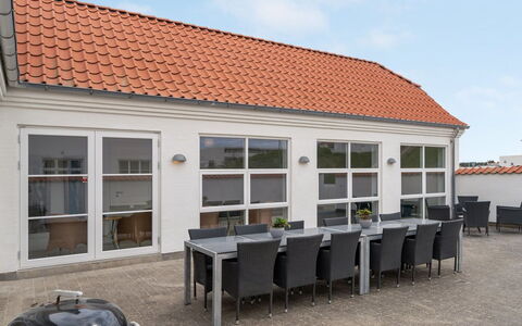 Riki - 150M from the Sea: Dak, Huis, Huis, Verblijf, Siding, Landgoed, Oprit, Garden Gebouwen, Werf, Schuur