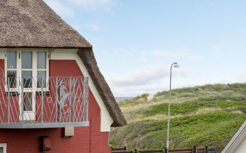 Riki - 150M from the Sea: Dak, Huis, Huis, Verblijf, Siding, Landgoed, Oprit, Garden Gebouwen, Werf, Schuur