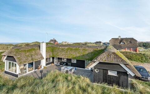 Henric - 100M from the Sea: Huis, Huis, Dak, Woongebied, Verblijf, Landgoed, Boerderij, Gazon, Landscaping, Siding