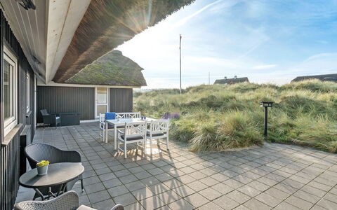 Henric - 100M from the Sea: Huis, Huis, Dak, Woongebied, Verblijf, Landgoed, Boerderij, Gazon, Landscaping, Siding