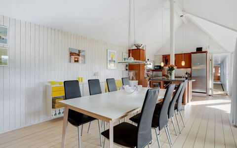 Henric - 100M from the Sea: Huis, Huis, Dak, Woongebied, Verblijf, Landgoed, Boerderij, Gazon, Landscaping, Siding