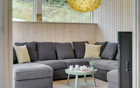 Erwith - 50M from the Sea: Meubilair, Flooring, Hout, Interieur Ontwerp, Verdieping, Bankstel, Woonkamer, Verlichting, Houten Vloer, Huis
