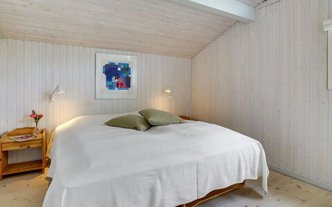 Erwith - 50M from the Sea: Flooring, Hout, Plafond, Verdieping, Interieur Ontwerp, Slaapkamer, Houten Vloer, Kamer, Huis, Bed