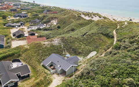 Erwith - 50M from the Sea: Terrein, Helling, Dicht Struikgewas, Shrubland, Trail, Bergpas