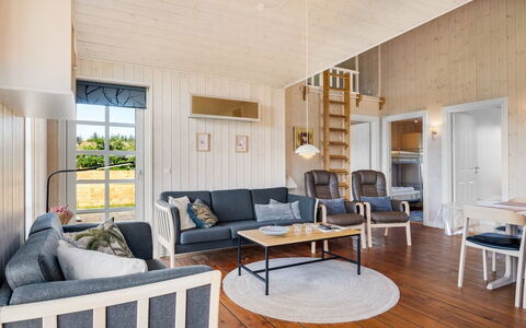 Annemie - 1.8Km from the Sea: Hout, Huis, Veranda, Dek, Hardwood, Dak, Beits, Houten Vloer, Eco Hotel