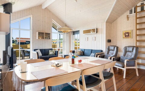 Annemie - 1.8Km from the Sea: Hout, Huis, Veranda, Dek, Hardwood, Dak, Beits, Houten Vloer, Eco Hotel