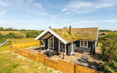 Annemie - 1.8Km from the Sea: Hout, Huis, Veranda, Dek, Hardwood, Dak, Beits, Houten Vloer, Eco Hotel