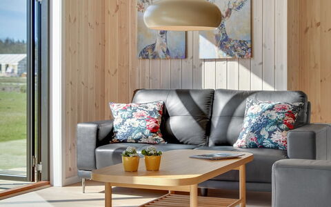 Bentine - 1.6Km from the Sea: Meubilair, Interieur Ontwerp, Bankstel, Flooring, Tafel, Woonkamer, Verdieping, Kamer, Verlichting, Koffietafel