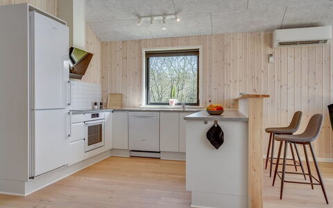 Bentine - 1.6Km from the Sea: Hout, Interieur Ontwerp, Plafond, Flooring, Keuken, Meubilair, Kamer, Verdieping, Huis, Lichte Inrichting