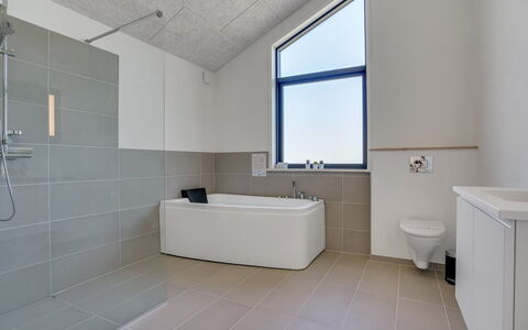 Bentine - 1.6Km from the Sea: Flooring, Loodgieterswerkinrichting, Verdieping, Interieur Ontwerp, Plafond, Badkamer, Kraan, Wastafel, Loodgieter