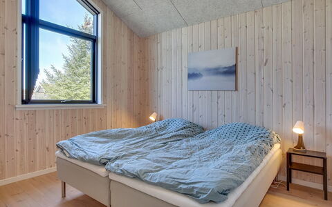 Bentine - 1.6Km from the Sea: Hout, Slaapkamer, Plafond, Hardwood, Bedding, Bed Frame, Laken, Plank, Bed, Beits