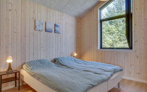 Bentine - 1.6Km from the Sea: Hout, Plafond, Slaapkamer, Kamer, Hardwood, Plank, Beits, Houten Vloer, Bedding, Laken