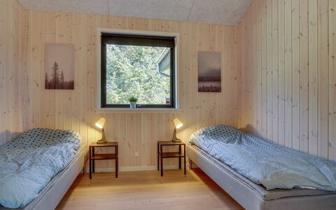 Bentine - 1.6Km from the Sea: Hout, Slaapkamer, Interieur Ontwerp, Flooring, Plafond, Verdieping, Bed, Kamer, Laken, Bed Frame