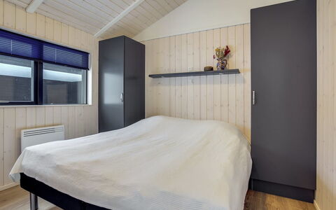 Hildegard - 1.5Km from the Sea: Bed, Slaapkamer, Hout, Interieur Ontwerp, Flooring, Plafond, Verdieping, Laken, Bedding, Bed Frame