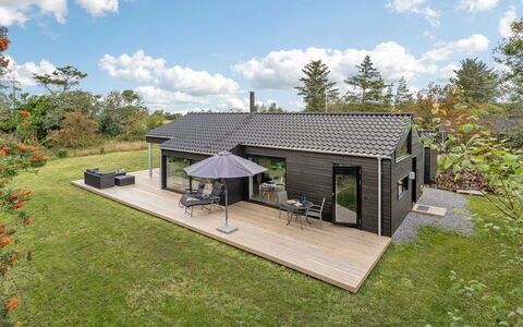 Hildegard - 1.5Km from the Sea: Architectuur, Dak, Huis, Samengesteld Materiaal, Daylighting, Siding, Oprit