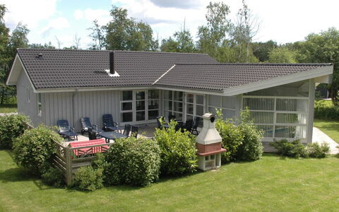 Börje - 600M from the Sea: Gras, Dak, Gazon, Tuin, Verblijf, Landgoed, Werf, Backyard, Boerderij, Landscaping