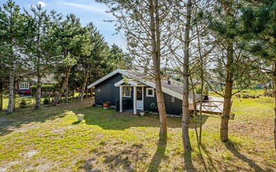 Akseli - 800M from the Sea