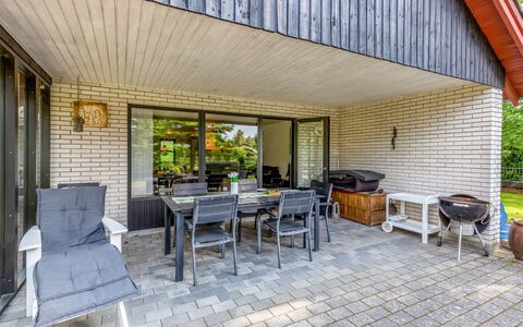 Hanka - 500M from the Sea: Gras, Huis, Dak, Huis, Verblijf, Struik, Land Lot, Landelijk Gebied, Boerderij, Groundcover