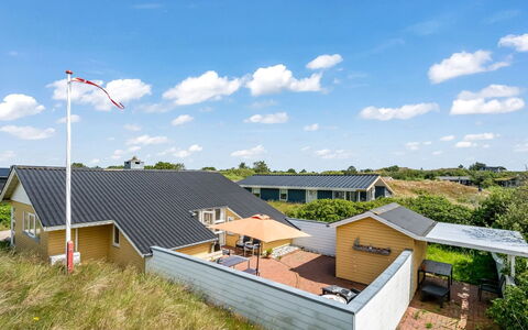 Tedora - 300M from the Sea: Bergachtig Landvormen, Berg, Heuvel, Bergketen, Heuvel Station, Menselijke Nederzetting, Stedelijk Ontwerp, Alpen, Vallei, Top