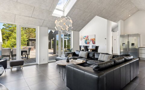 Elke - 3.5Km from the Sea: Plafond, Verdieping, Ontwerp, Daylighting, Tegel, Woonkamer, Kamerplant, Lichte Inrichting, Houten Vloer
