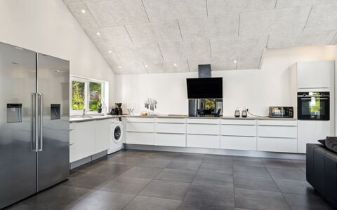 Elke - 3.5Km from the Sea: Flooring, Plafond, Verdieping, Keuken, Interieur Ontwerp, Major Appliance, Countertop, Toestel Van De Keuken, Lichte Inrichting, Houten Vloer