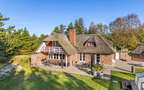 Romy - 3.5Km from the Sea: Gras, Huis, Dak, Huis, Verblijf, Struik, Land Lot, Landelijk Gebied, Boerderij, Groundcover